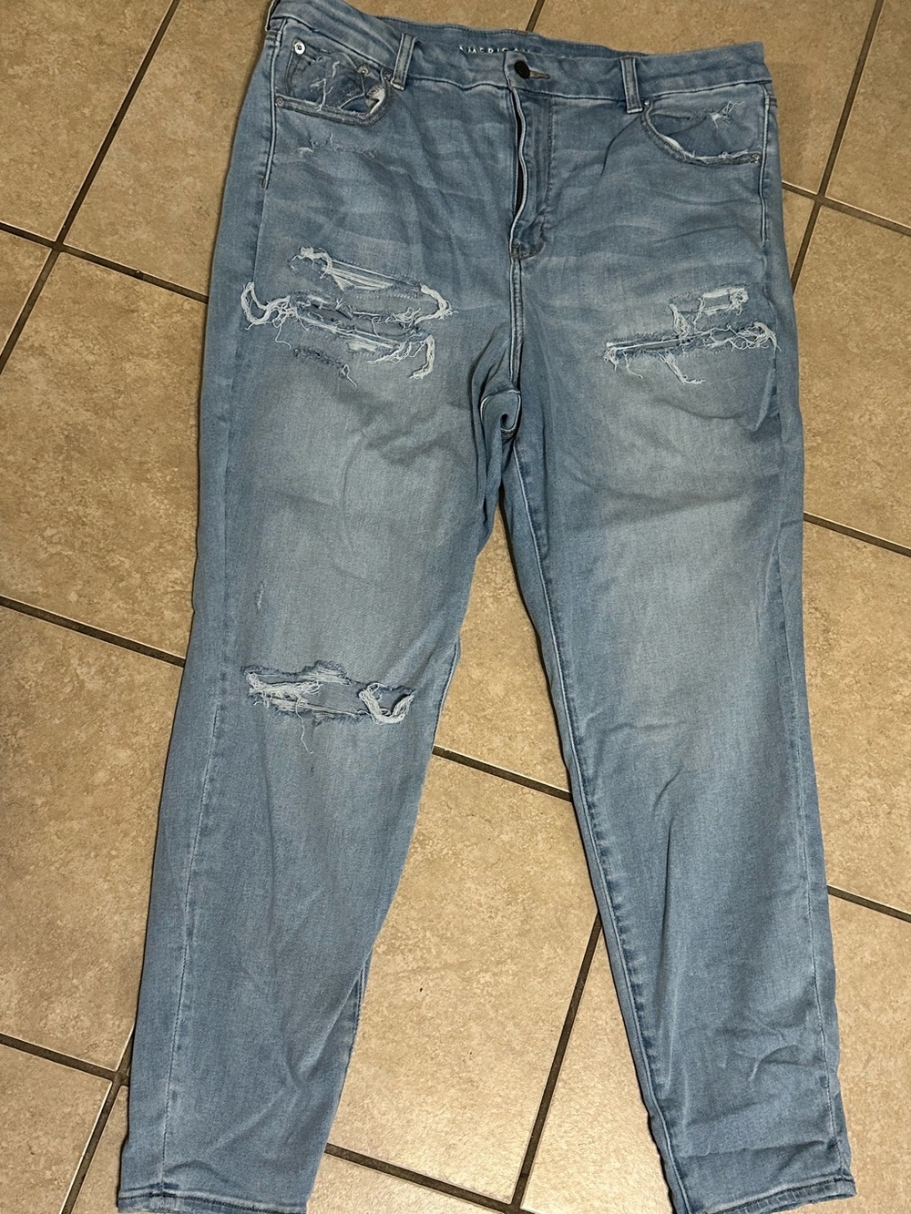Distressed Light Blue Women’s Jeans American eagle